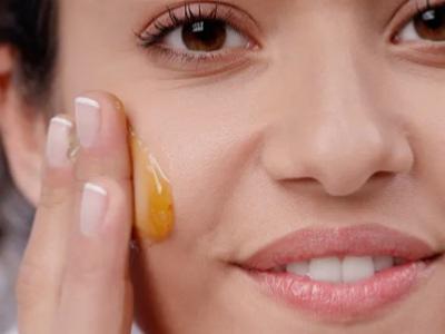 Miel sur la peau