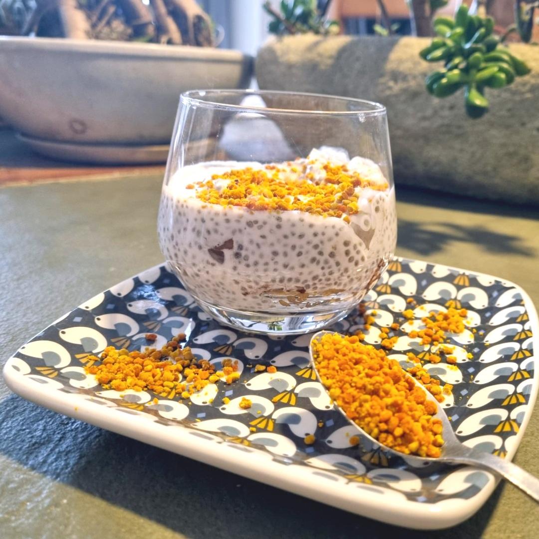 Chia pudding aux pommes et pollen de ciste