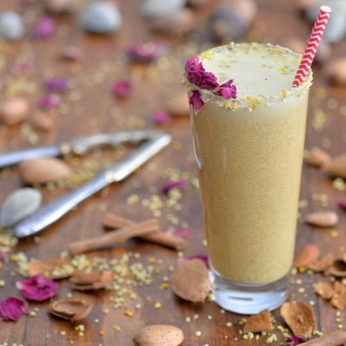 Lait d'amandes et pollen d'aubépine